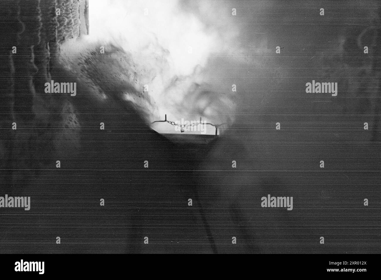 Effettivo 5- 1948: Sgombero della neve sulla ferrovia di Bergen. La ferrovia di Bergen, una delle ferrovie più importanti della Norvegia, raggiunge il suo punto più alto appena ad ovest di Finse, a 1301 metri sul livello del mare. Il vento e la neve all'unisono qui fanno sì che non sia sempre come thateasy tenere aperta questa pista in inverno. Nei luoghi più resistenti alle intemperie della ferrovia di Bergen, ci sono sovrastrutture di neve, in modo che le derive non diventino troppo grandi. Foto: Sverre A. Børretzen / Aktuell / NTB ***la foto non viene elaborata*** questo testo dell'immagine viene tradotto automaticamente il testo dell'immagine è tran automatico Foto Stock