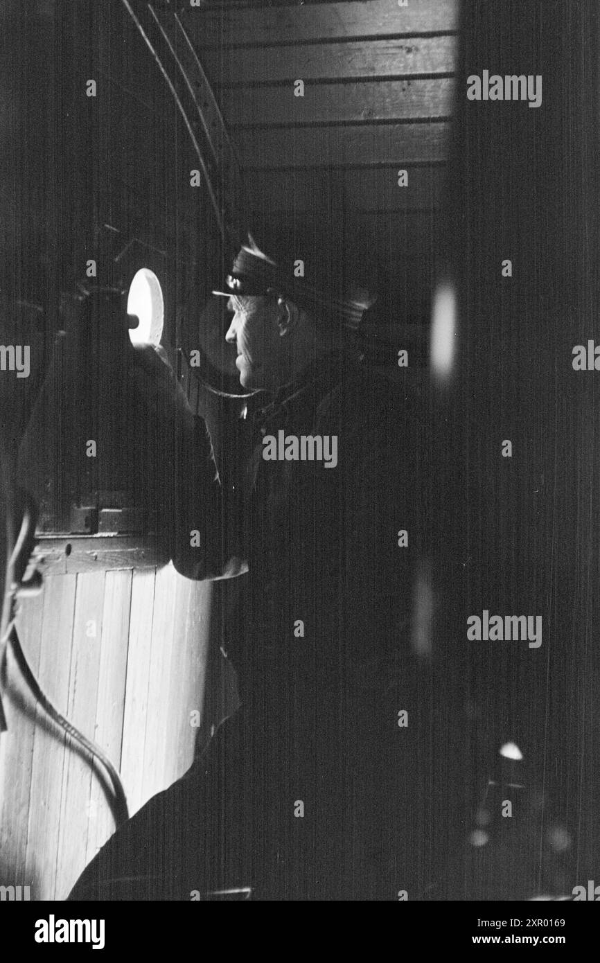 Effettivo 5- 1948: Sgombero della neve sulla ferrovia di Bergen. La ferrovia di Bergen, una delle ferrovie più importanti della Norvegia, raggiunge il suo punto più alto appena ad ovest di Finse, a 1301 metri sul livello del mare. Il vento e la neve all'unisono qui fanno sì che non sia sempre una cosa da tenere aperta questa pista in inverno. Foto: Sverre A. Børretzen / Aktuell / NTB ***la foto non viene elaborata*** questo testo immagine viene tradotto automaticamente questo testo immagine viene tradotto automaticamente questo testo immagine viene tradotto automaticamente Foto Stock