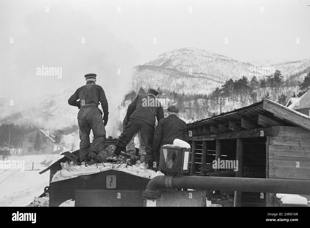 Effettivo 5- 1948: Sgombero della neve sulla ferrovia di Bergen. La ferrovia di Bergen, una delle ferrovie più importanti della Norvegia, raggiunge il suo punto più alto appena ad ovest di Finse, a 1301 metri sul livello del mare. Il vento e la neve all'unisono qui fanno sì che non sia sempre una cosa da tenere aperta questa pista in inverno. Foto: Sverre A. Børretzen / Aktuell / NTB ***la foto non viene elaborata*** questo testo immagine viene tradotto automaticamente questo testo immagine viene tradotto automaticamente questo testo immagine viene tradotto automaticamente Foto Stock