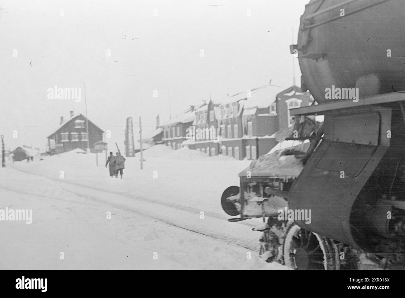 Effettivo 5- 1948: Sgombero della neve sulla ferrovia di Bergen. La ferrovia di Bergen, una delle ferrovie più importanti della Norvegia, raggiunge il suo punto più alto appena ad ovest di Finse, a 1301 metri sul livello del mare. Il vento e la neve all'unisono qui fanno sì che non sia sempre una cosa da tenere aperta questa pista in inverno. Foto: Sverre A. Børretzen / Aktuell / NTB ***la foto non viene elaborata*** questo testo immagine viene tradotto automaticamente questo testo immagine viene tradotto automaticamente questo testo immagine viene tradotto automaticamente Foto Stock