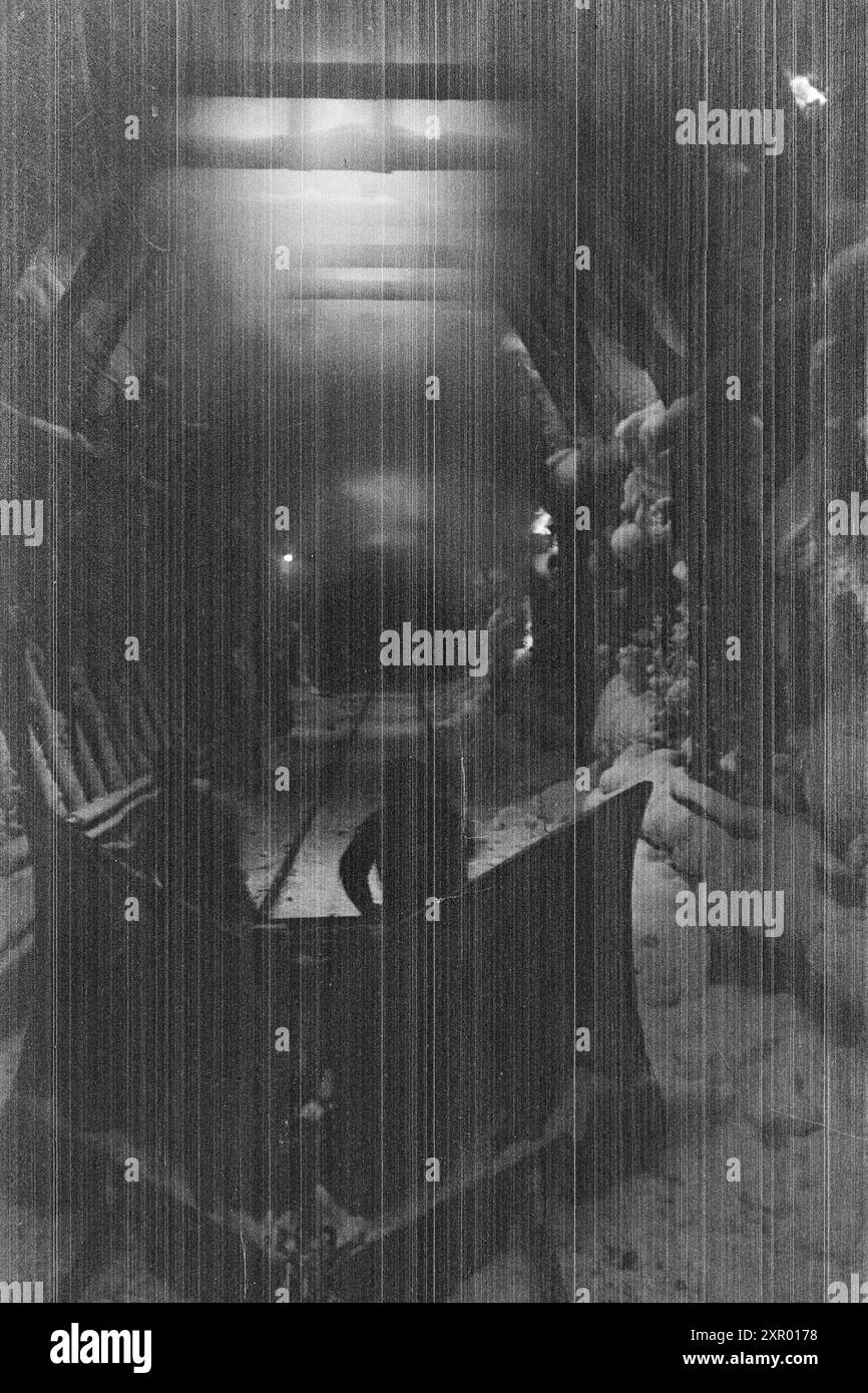 Effettivo 5- 1948: Sgombero della neve sulla ferrovia di Bergen. La ferrovia di Bergen, una delle ferrovie più importanti della Norvegia, raggiunge il suo punto più alto appena ad ovest di Finse, a 1301 metri sul livello del mare. Il vento e la neve all'unisono qui fanno sì che non sia sempre una cosa da tenere aperta questa pista in inverno. Nei luoghi più resistenti alle intemperie della ferrovia di Bergen, ci sono sovrastrutture di neve, in modo che le derive non diventino troppo grandi. Foto: Sverre A. Børretzen / Aktuell / NTB ***la foto non viene elaborata*** il testo dell'immagine viene tradotto automaticamente. il testo dell'immagine viene tradotto automaticamente Foto Stock