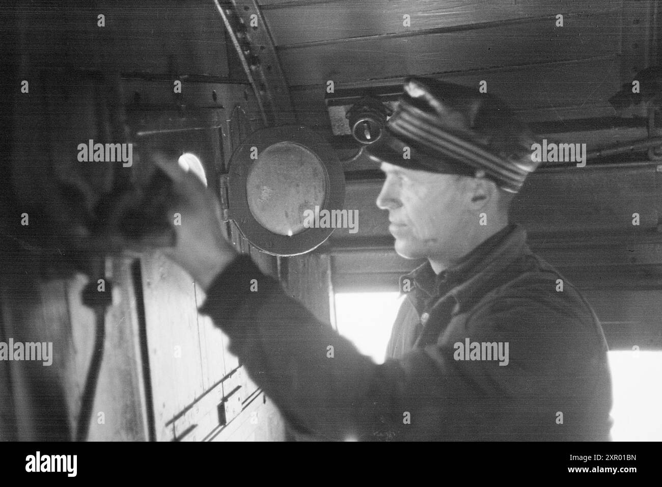 Effettivo 5- 1948: Sgombero della neve sulla ferrovia di Bergen. La ferrovia di Bergen, una delle ferrovie più importanti della Norvegia, raggiunge il suo punto più alto appena ad ovest di Finse, a 1301 metri sul livello del mare. Il vento e la neve all'unisono qui fanno sì che non sia sempre una cosa da tenere aperta questa pista in inverno. Foto: Sverre A. Børretzen / Aktuell / NTB ***la foto non viene elaborata*** questo testo immagine viene tradotto automaticamente questo testo immagine viene tradotto automaticamente questo testo immagine viene tradotto automaticamente Foto Stock