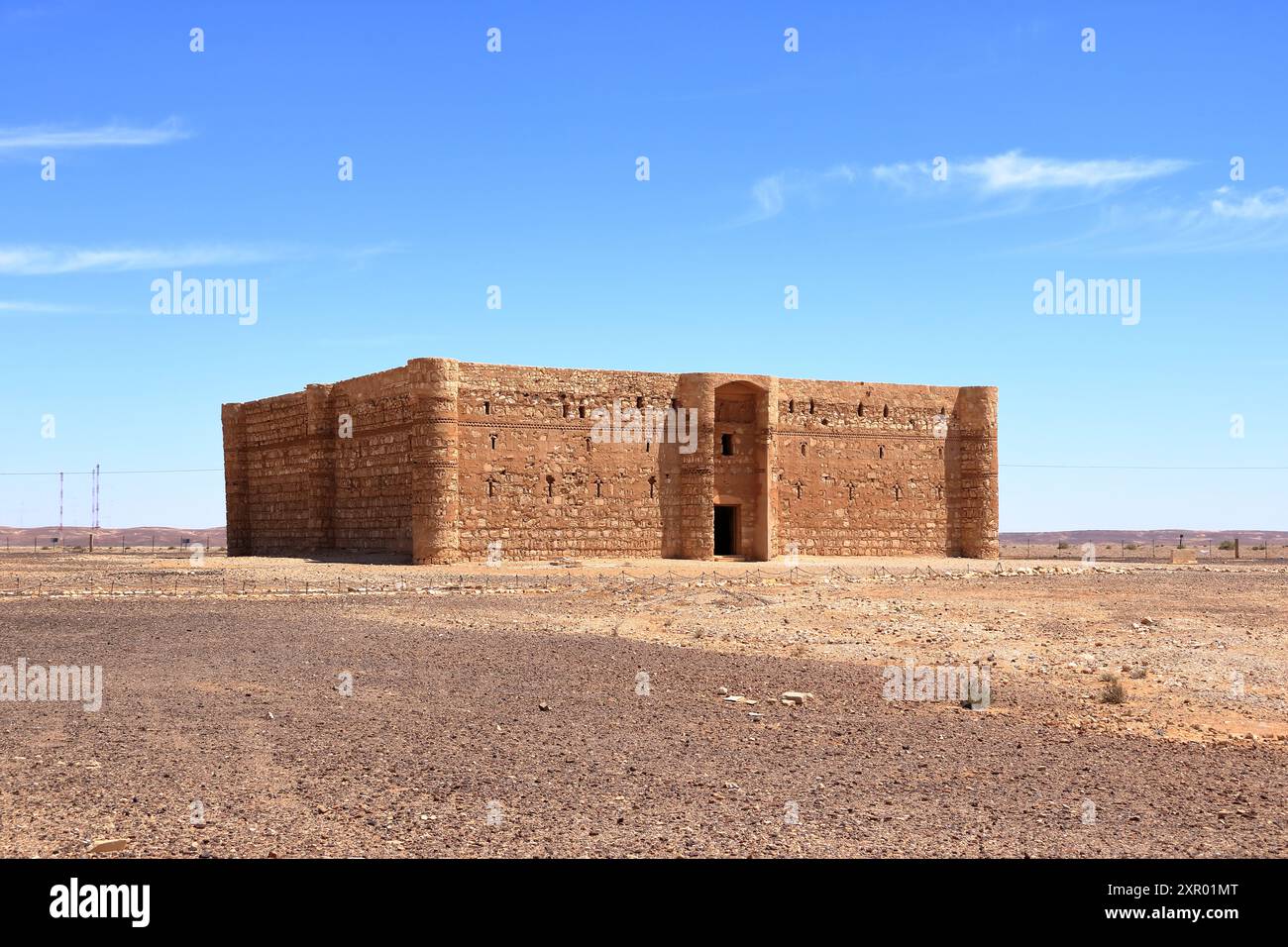 Qasr Kharana (a volte Harrana, al-Kharanah, Kharaneh, Kharana o Hraneh), un castello nel deserto nella Giordania orientale Foto Stock