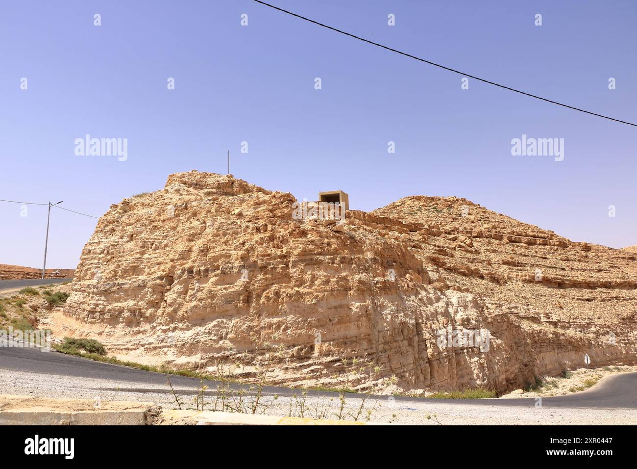 Punto panoramico sull'autostrada 35 in Giordania: La diga di Mujib Moujib sul fiume Wadi Mujib, tra le città di Madaba e Kerak Foto Stock