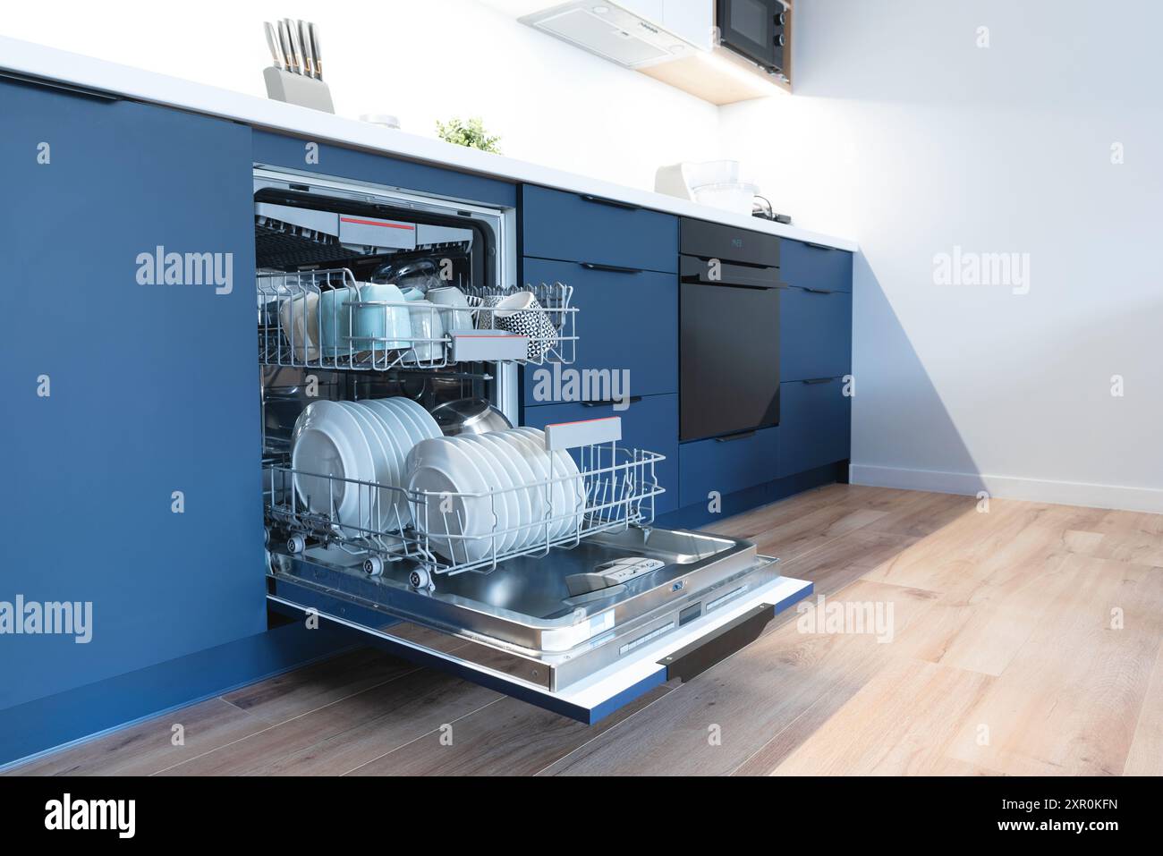 Avvocato con icone legate alla legge, copia spazio. Banner web legge e giustizia Foto Stock