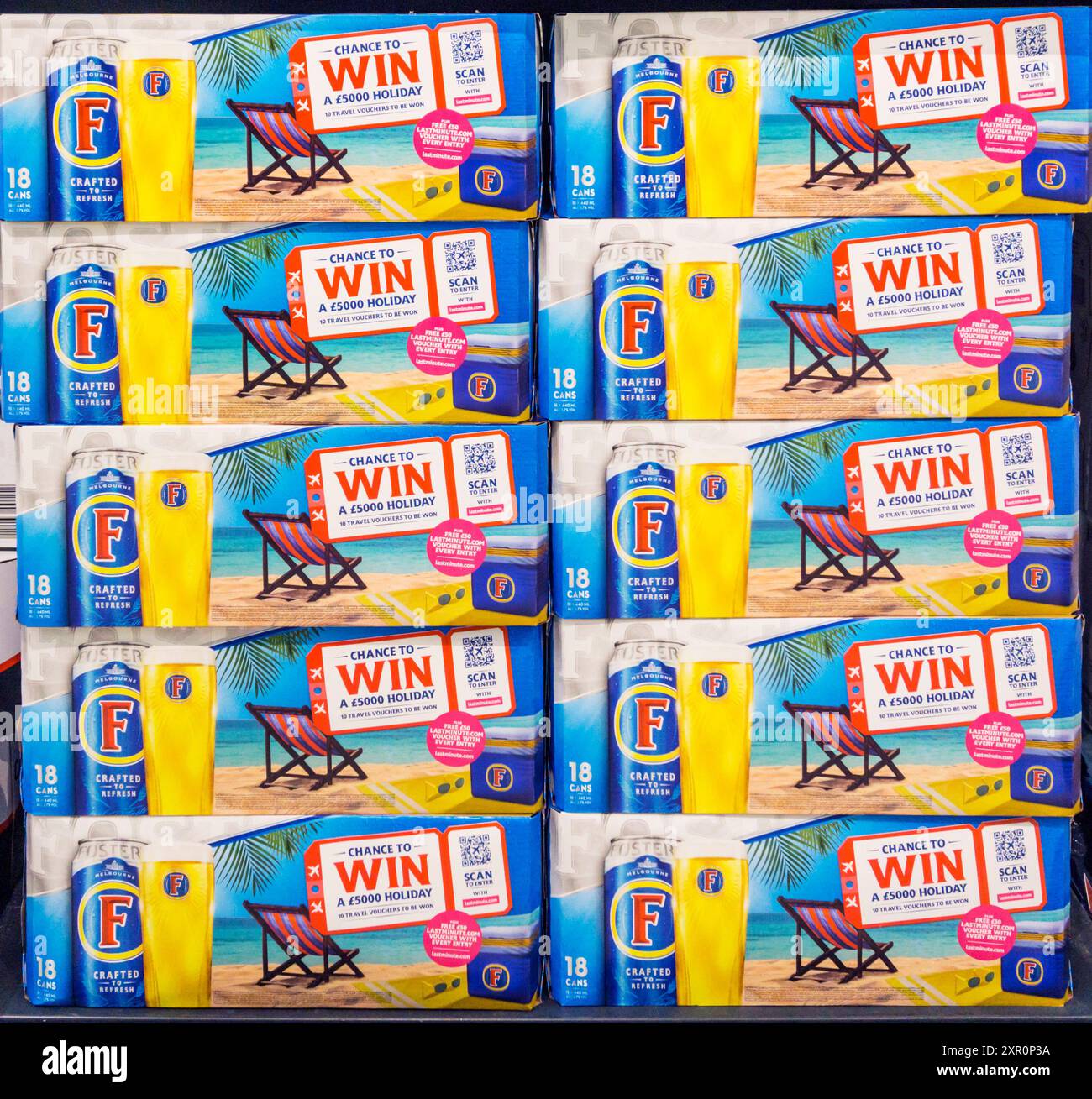Scatole di Foster's Lager in vendita in un supermercato. Foto Stock