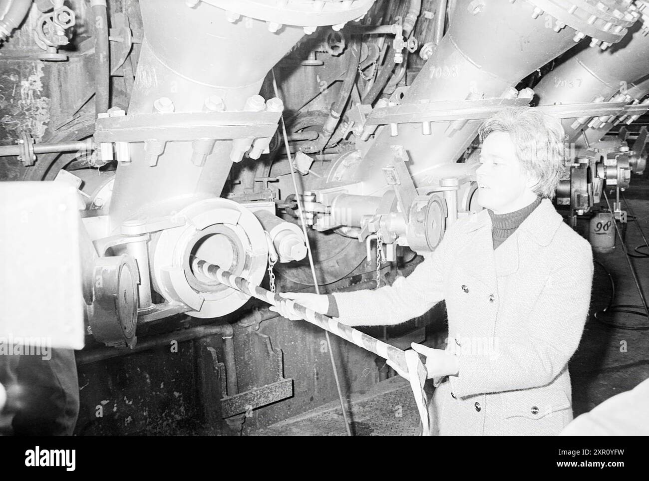 Messa in servizio festivo delle macchine, Whizgle Dutch News: Immagini storiche su misura per il futuro. Esplora il passato dei Paesi Bassi con prospettive moderne attraverso le immagini delle agenzie olandesi. Colmare gli eventi di ieri con gli approfondimenti di domani. Intraprendi un viaggio senza tempo con storie che plasmano il nostro futuro. Foto Stock