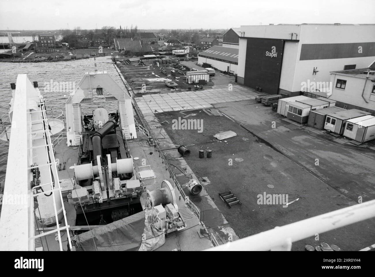 Panoramica dei cantieri navali Stapel, Spaarndam, cantieristica navale, navale, Spaarndam, 18-12-1986, Whizgle Dutch News: immagini storiche su misura per il futuro. Esplora il passato dei Paesi Bassi con prospettive moderne attraverso le immagini delle agenzie olandesi. Colmare gli eventi di ieri con gli approfondimenti di domani. Intraprendi un viaggio senza tempo con storie che plasmano il nostro futuro. Foto Stock