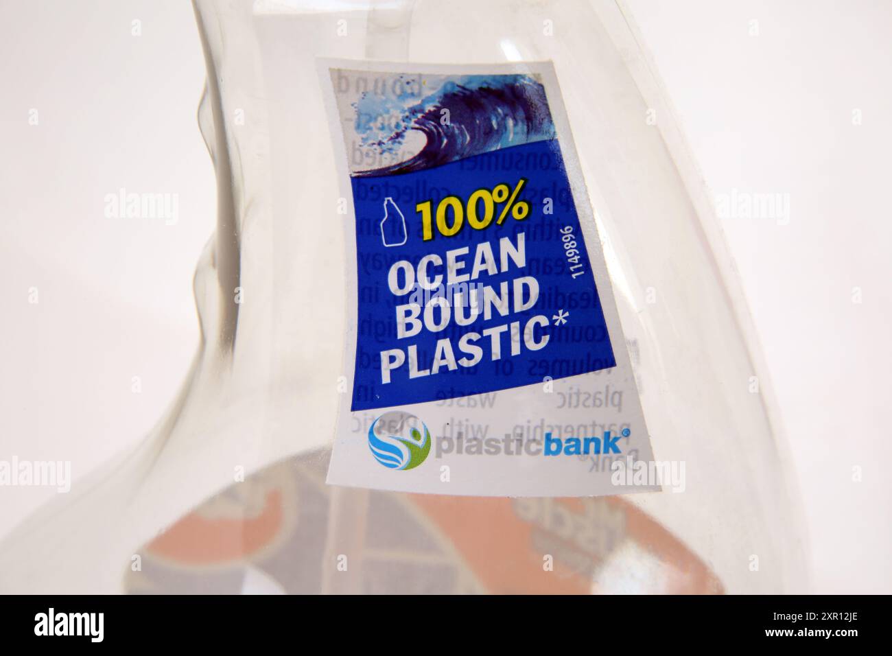 Detergente in bottiglia realizzato al 100% in plastica legata all'oceano - Banca di plastica Foto Stock