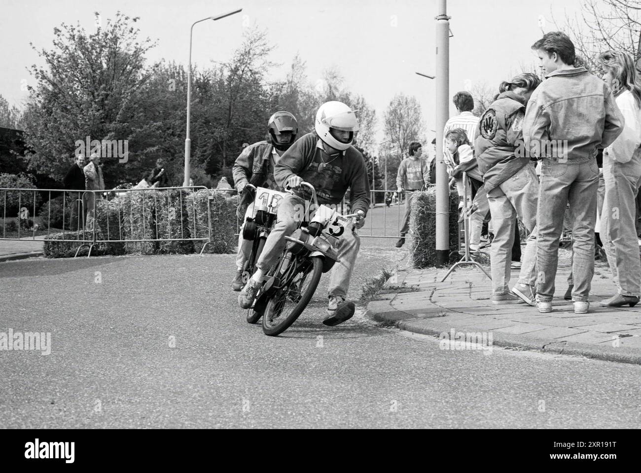 SolEx race a Rijssenhout, Queen's Day, Rijsenhout, 29-04-1989, Whizgle Dutch News: Immagini storiche su misura per il futuro. Esplora il passato dei Paesi Bassi con prospettive moderne attraverso le immagini delle agenzie olandesi. Colmare gli eventi di ieri con gli approfondimenti di domani. Intraprendi un viaggio senza tempo con storie che plasmano il nostro futuro. Foto Stock