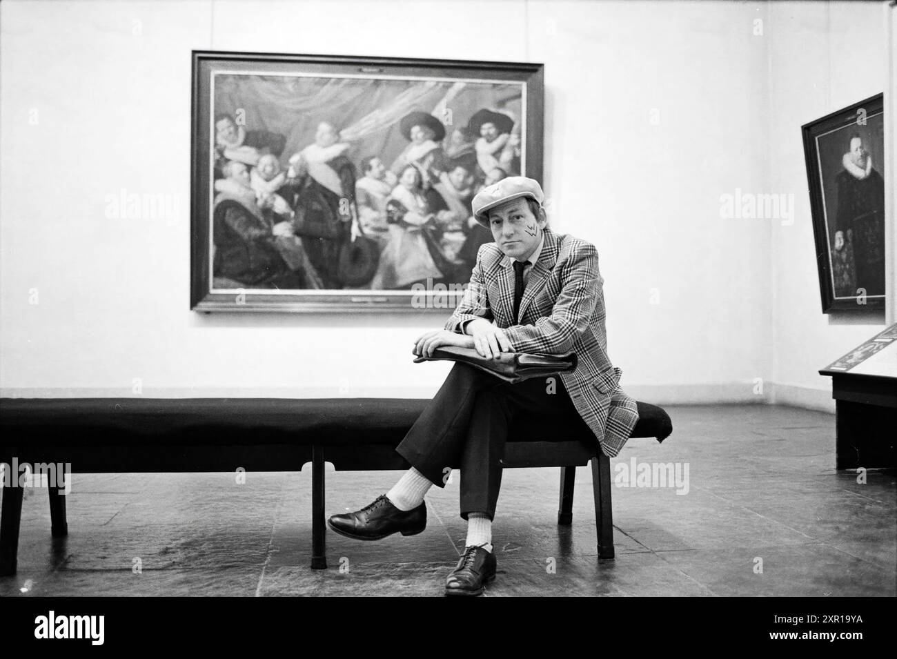 Serie sulla disoccupazione: Gioco d'ombra - mangiare pane - con pittura, disoccupati, disoccupazione, 27-11-1982, Whizgle Dutch News: Immagini storiche su misura per il futuro. Esplora il passato dei Paesi Bassi con prospettive moderne attraverso le immagini delle agenzie olandesi. Colmare gli eventi di ieri con gli approfondimenti di domani. Intraprendi un viaggio senza tempo con storie che plasmano il nostro futuro. Foto Stock