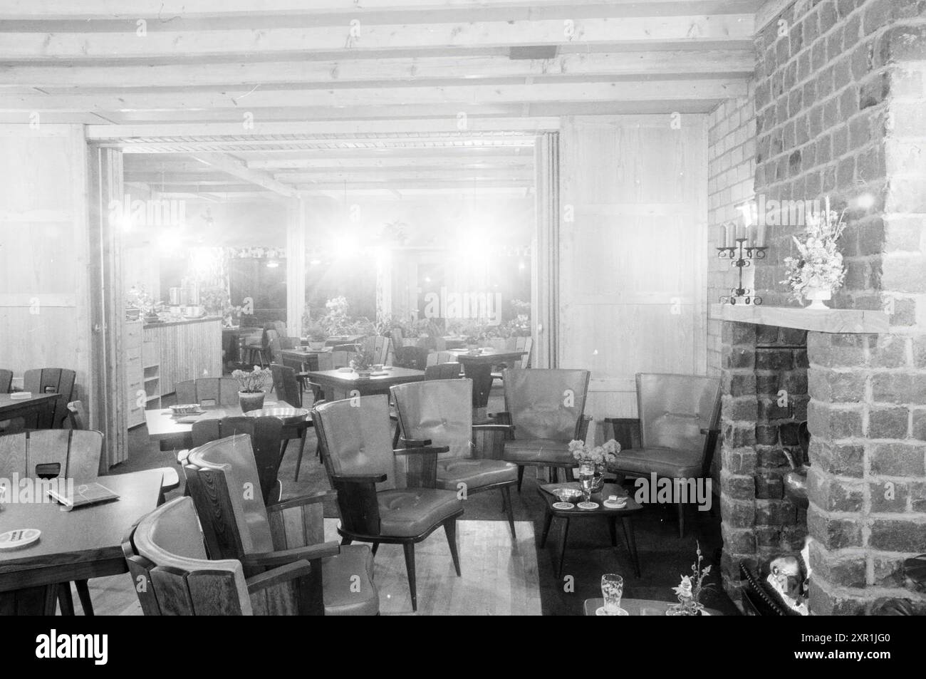 Interior White House, Interior, Restaurant, 04-04-1970, Whizgle Dutch News: Immagini storiche su misura per il futuro. Esplora il passato dei Paesi Bassi con prospettive moderne attraverso le immagini delle agenzie olandesi. Colmare gli eventi di ieri con gli approfondimenti di domani. Intraprendi un viaggio senza tempo con storie che plasmano il nostro futuro. Foto Stock