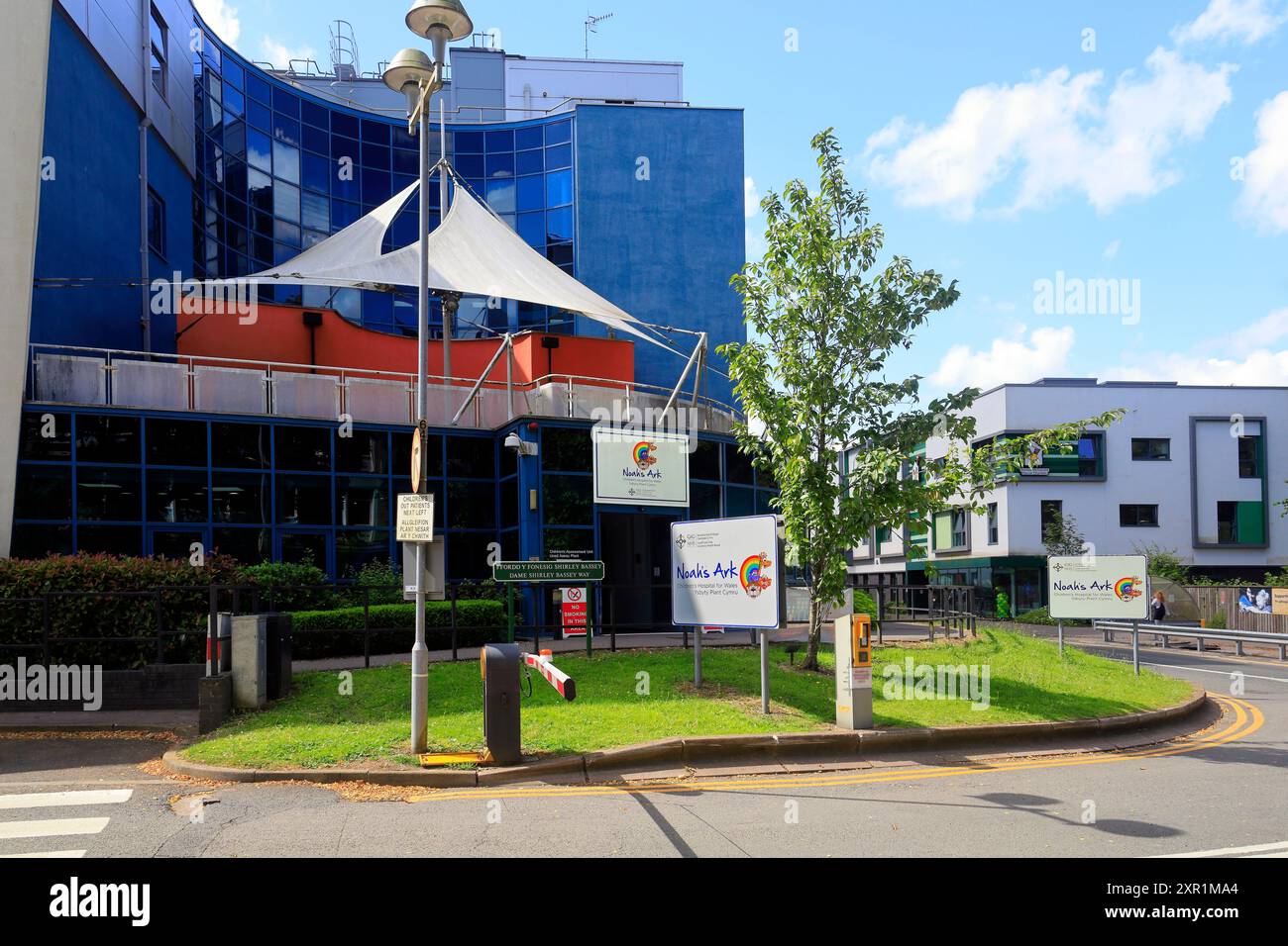 Edifici colorati. Ospedale pediatrico, ospedale universitario del Galles, ospedale Heath, Cardiff e vale University Health Board. Ripresa nell'agosto 2024 Foto Stock