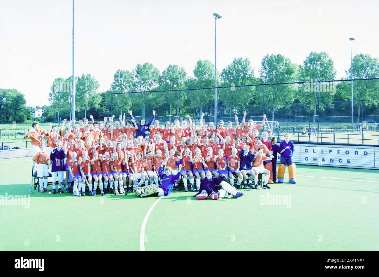 Gruppo giovanile, Bloemendaal hockey, 26-09-2003, Whizgle Dutch News: Immagini storiche su misura per il futuro. Esplora il passato dei Paesi Bassi con prospettive moderne attraverso le immagini delle agenzie olandesi. Colmare gli eventi di ieri con gli approfondimenti di domani. Intraprendi un viaggio senza tempo con storie che plasmano il nostro futuro. Foto Stock Gruppo giovanile, Bloemendaal hockey, 26-09-2003, Whizgle Dutch News: Immagini storiche su misura per il futuro. Esplora il passato dei Paesi Bassi con prospettive moderne attraverso le immagini delle agenzie olandesi. Colmare gli eventi di ieri con gli approfondimenti di domani. Intraprendi un viaggio senza tempo con storie che plasmano il nostro futuro. Foto Stock