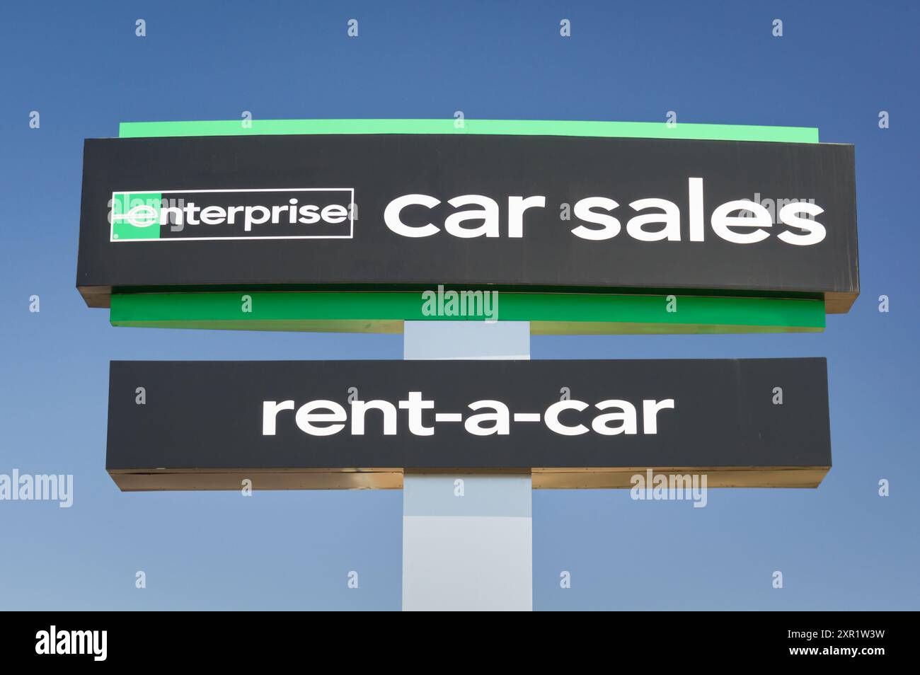 WOODBURY, Minnesota, Stati Uniti - 14 APRILE 2024: Centro di vendita e noleggio auto Enterprise Car. Foto Stock