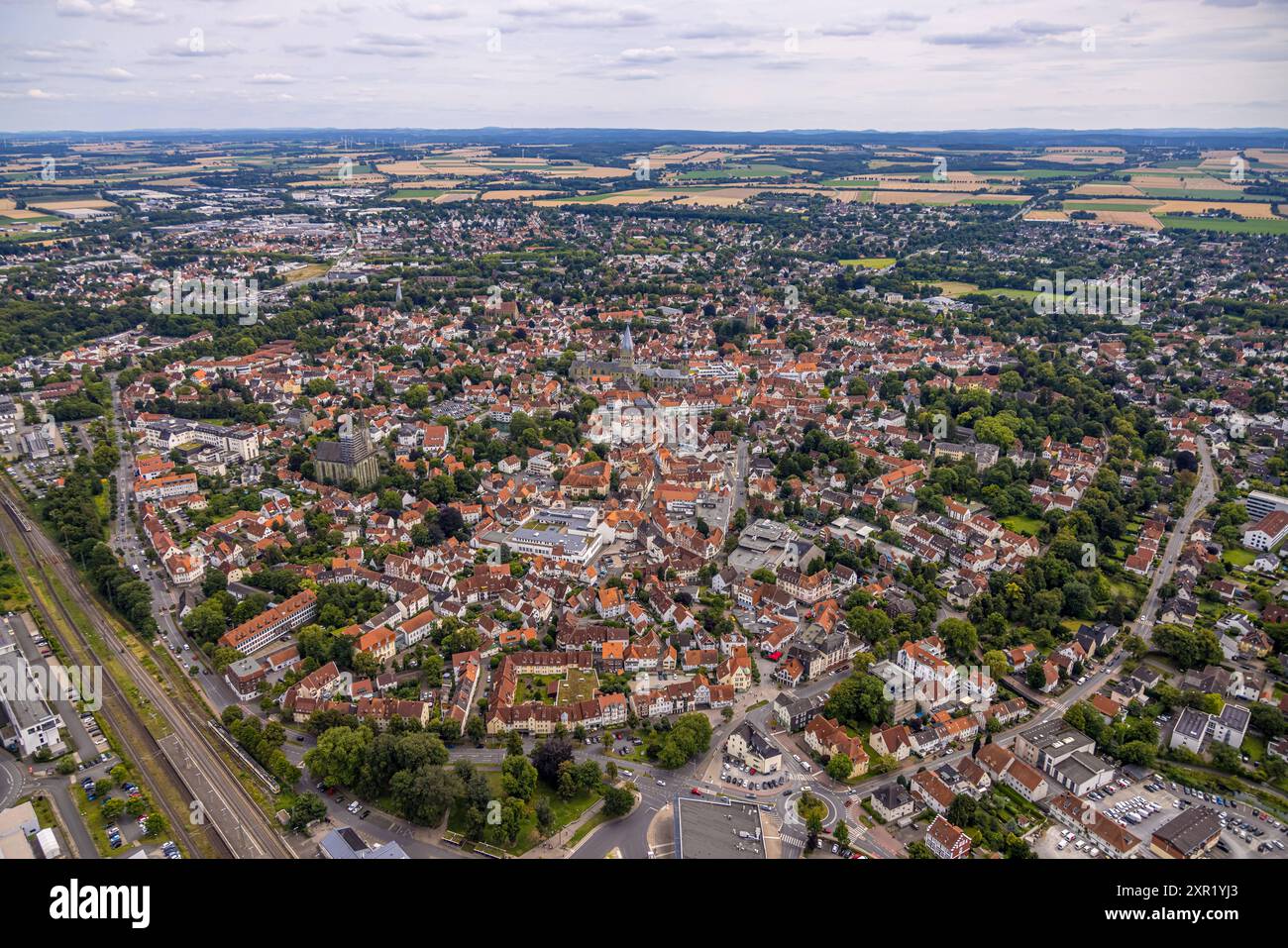 Luftbild, Ortsansicht und Altstadt mit St. Patrokli-Dom, Häuser mit roten Dächern, Fernsicht, Soest, Soester Börde, Nordrhein-Westfalen, Deutschland ACHTUNGxMINDESTHONORARx60xEURO *** Vista aerea, vista sulla città e sul centro storico con cattedrale di San Patrokli, case con tetti rossi, vista distante, Soest, Soester Börde, Renania settentrionale-Vestfalia, Germania ACHTUNGxMINDESTHONORARx60xEURO Foto Stock