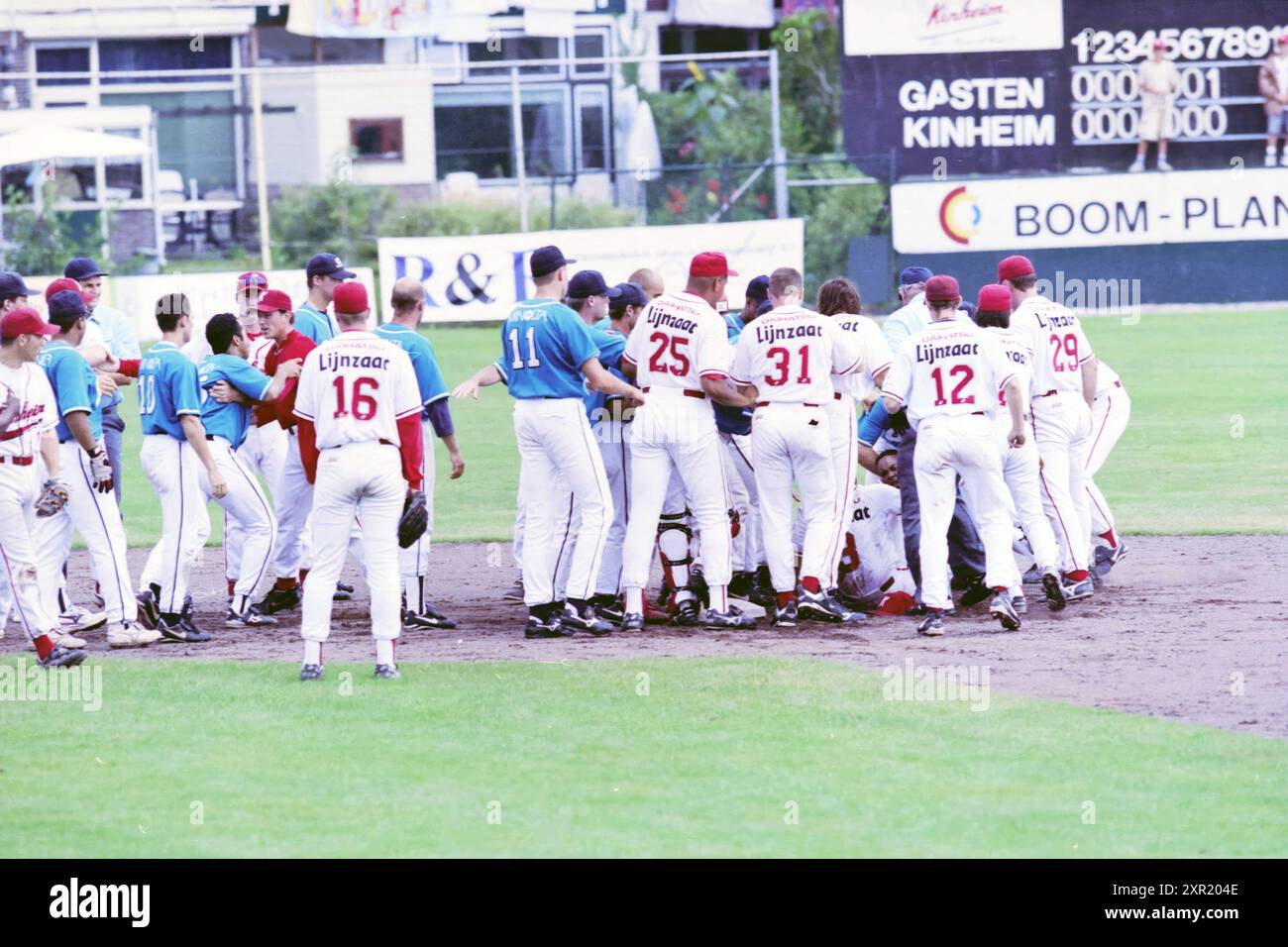 Baseball: Kinheim, Disappointment, 22-08-1997, Whizgle Dutch News: Immagini storiche su misura per il futuro. Esplora il passato dei Paesi Bassi con prospettive moderne attraverso le immagini delle agenzie olandesi. Colmare gli eventi di ieri con gli approfondimenti di domani. Intraprendi un viaggio senza tempo con storie che plasmano il nostro futuro. Foto Stock