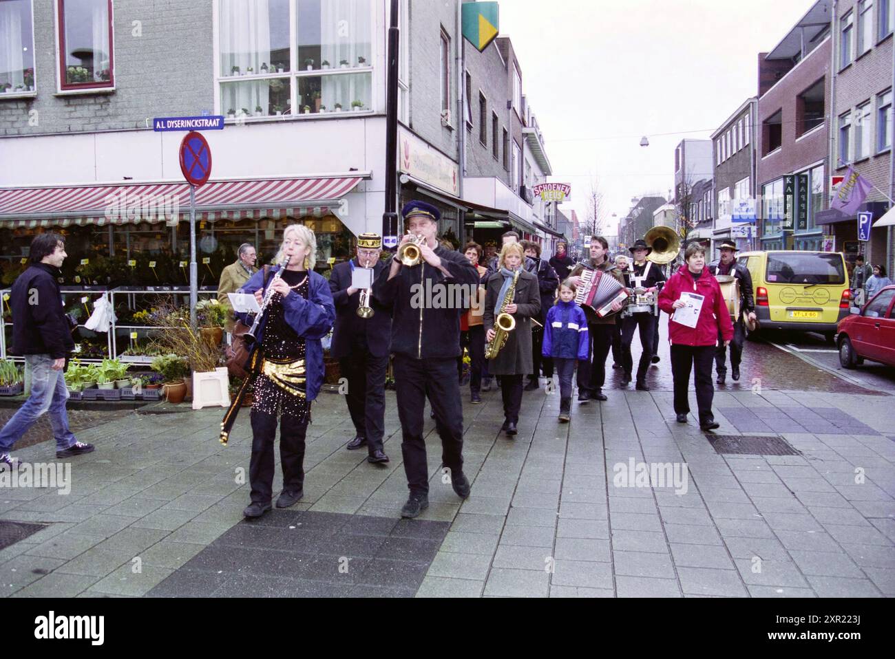 Haarlem Street Orchestra, Haarlem, Paesi Bassi, 16-03-2001, Whizgle Dutch News: Immagini storiche su misura per il futuro. Esplora il passato dei Paesi Bassi con prospettive moderne attraverso le immagini delle agenzie olandesi. Colmare gli eventi di ieri con gli approfondimenti di domani. Intraprendi un viaggio senza tempo con storie che plasmano il nostro futuro. Foto Stock