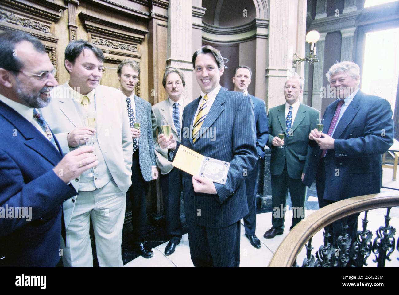 Teylers Museum, CD-Rom Presentation, Haarlem, Paesi Bassi, 26-05-1998, Whizgle Dutch News: immagini storiche su misura per il futuro. Esplora il passato dei Paesi Bassi con prospettive moderne attraverso le immagini delle agenzie olandesi. Colmare gli eventi di ieri con gli approfondimenti di domani. Intraprendi un viaggio senza tempo con storie che plasmano il nostro futuro. Foto Stock