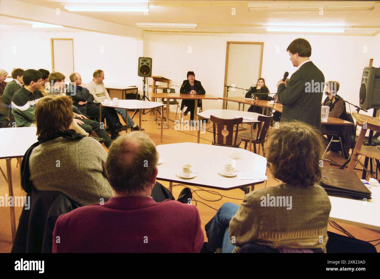 Serata di discussione, Global Center, H'lem, Haarlem, Paesi Bassi, 21-03-2001, Whizgle Dutch News: immagini storiche su misura per il futuro. Esplora il passato dei Paesi Bassi con prospettive moderne attraverso le immagini delle agenzie olandesi. Colmare gli eventi di ieri con gli approfondimenti di domani. Intraprendi un viaggio senza tempo con storie che plasmano il nostro futuro. Foto Stock