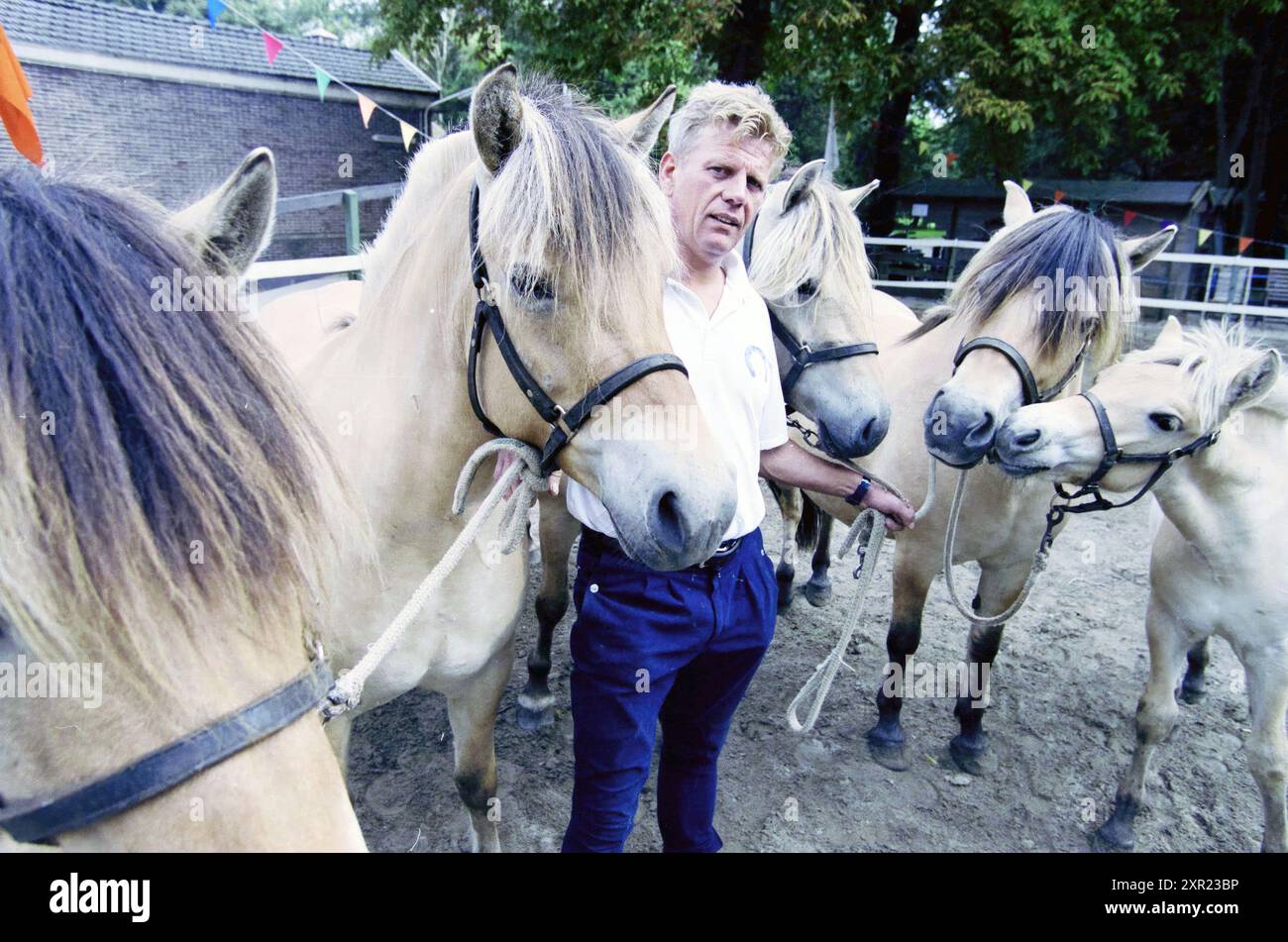 Wezenman Horses Cruquius, Cruquius, 28-08-2002, Whizgle Dutch News: Immagini storiche su misura per il futuro. Esplora il passato dei Paesi Bassi con prospettive moderne attraverso le immagini delle agenzie olandesi. Colmare gli eventi di ieri con gli approfondimenti di domani. Intraprendi un viaggio senza tempo con storie che plasmano il nostro futuro. Foto Stock