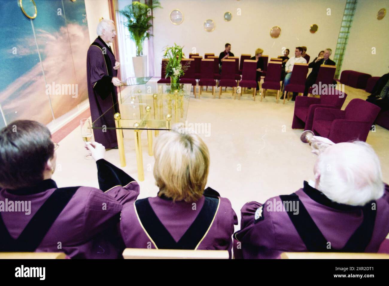 Sala matrimoni, Hoofddorp, Paesi Bassi, 30-01-2003, Whizgle Dutch News: Immagini storiche su misura per il futuro. Esplora il passato dei Paesi Bassi con prospettive moderne attraverso le immagini delle agenzie olandesi. Colmare gli eventi di ieri con gli approfondimenti di domani. Intraprendi un viaggio senza tempo con storie che plasmano il nostro futuro. Foto Stock