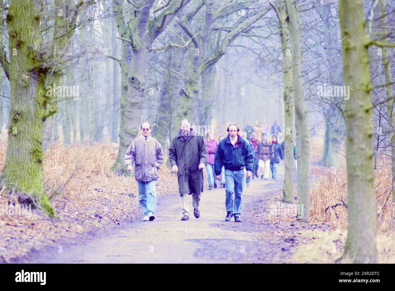 Haarlems Dagblad, Winter Walk, Overveen, Overveen, 15-02-1997, Whizgle Dutch News: immagini storiche su misura per il futuro. Esplora il passato dei Paesi Bassi con prospettive moderne attraverso le immagini delle agenzie olandesi. Colmare gli eventi di ieri con gli approfondimenti di domani. Intraprendi un viaggio senza tempo con storie che plasmano il nostro futuro. Foto Stock