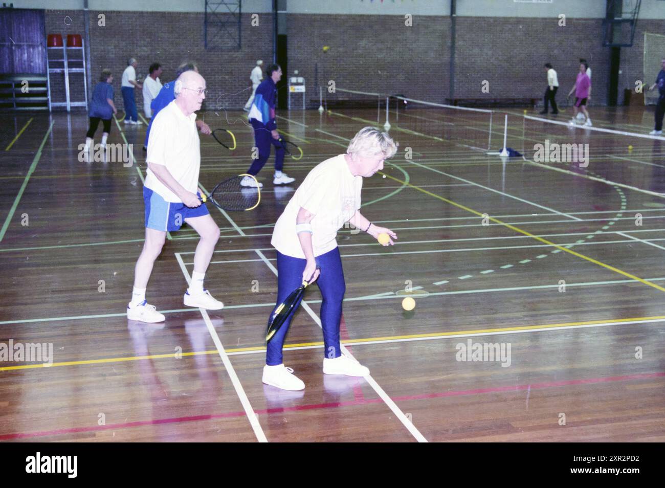 Torneo di tennis intenso IJmuiden, IJmuiden, Paesi Bassi, 23-11-2000, Whizgle Dutch News: Immagini storiche su misura per il futuro. Esplora il passato dei Paesi Bassi con prospettive moderne attraverso le immagini delle agenzie olandesi. Colmare gli eventi di ieri con gli approfondimenti di domani. Intraprendi un viaggio senza tempo con storie che plasmano il nostro futuro. Foto Stock