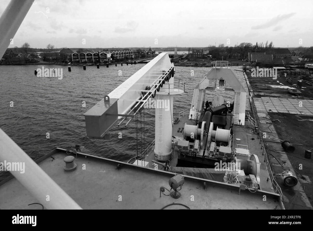 Panoramica dei cantieri navali Stapel, Spaarndam, cantieristica navale, navale, Spaarndam, 18-12-1986, Whizgle Dutch News: immagini storiche su misura per il futuro. Esplora il passato dei Paesi Bassi con prospettive moderne attraverso le immagini delle agenzie olandesi. Colmare gli eventi di ieri con gli approfondimenti di domani. Intraprendi un viaggio senza tempo con storie che plasmano il nostro futuro. Foto Stock