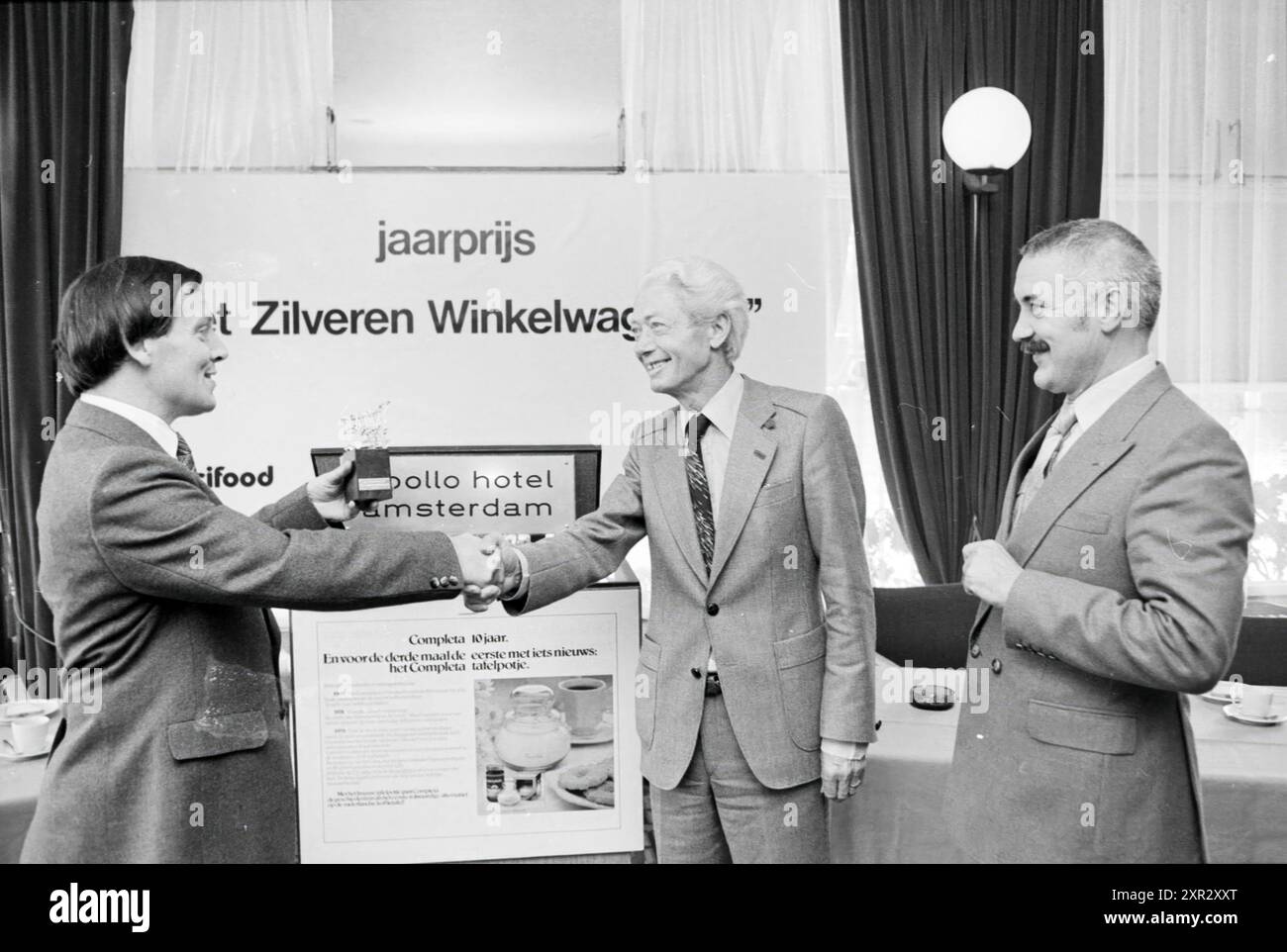Presentazione del carrello Silver Apollohotel Amsterdam, presentazione, negozi e chioschi, Amsterdam, Paesi Bassi, 15-09-1979, Whizgle Dutch News: immagini storiche su misura per il futuro. Esplora il passato dei Paesi Bassi con prospettive moderne attraverso le immagini delle agenzie olandesi. Colmare gli eventi di ieri con gli approfondimenti di domani. Intraprendi un viaggio senza tempo con storie che plasmano il nostro futuro. Foto Stock