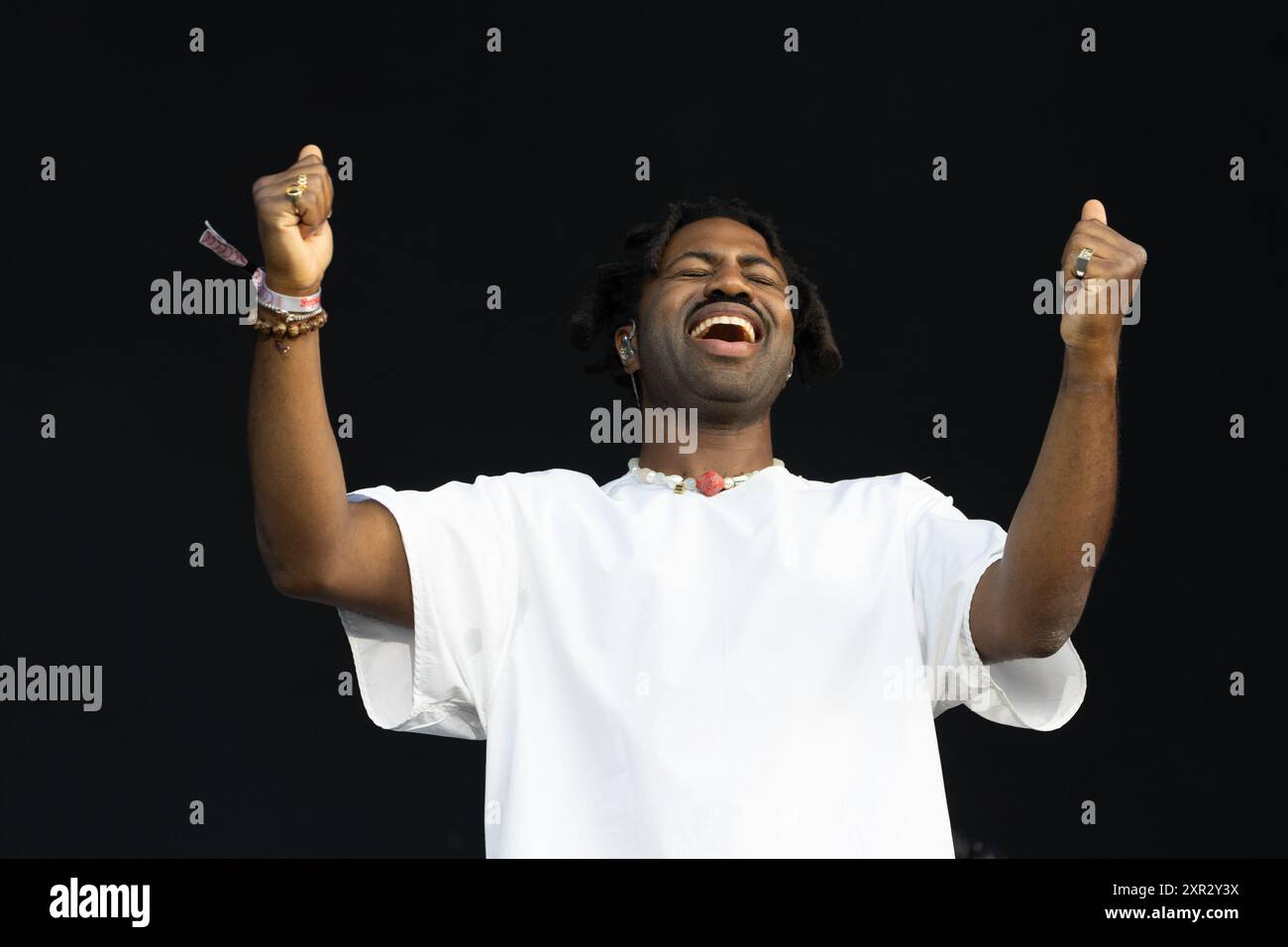 Copenaghen, Danimarca. Giovedì 8 agosto 2024. L'artista inglese Sampha si esibisce al festival musicale Syd for Solen di Copenaghen, Danimarca. Crediti: Katie Collins/EMPICS/Alamy Live News Foto Stock