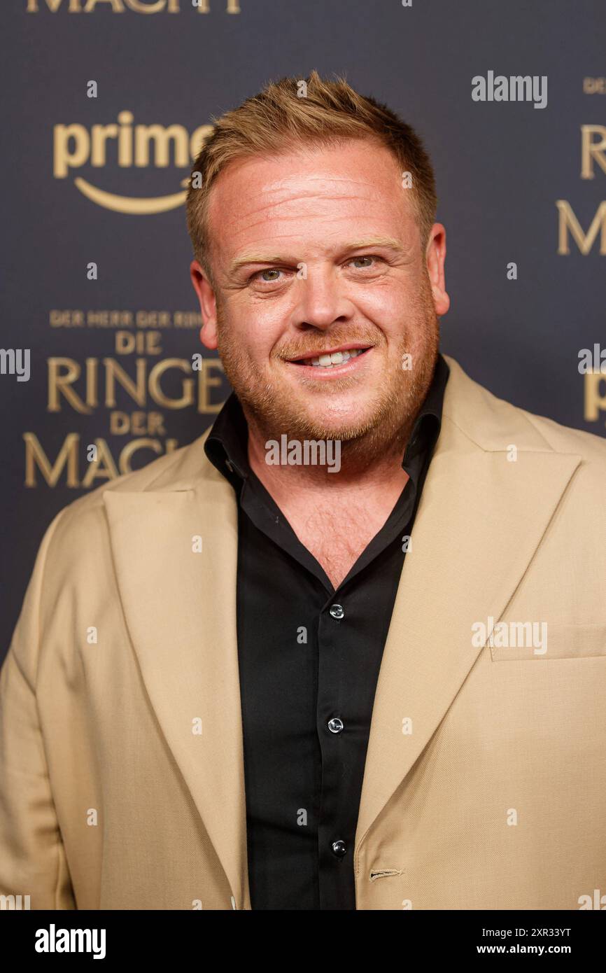 Photocall - Die Ringe der Macht Owain Arthur beim Photocall zur Amazon prime serie Die Ringe der Macht Staffel 2 in der AchtBerlin luogo dell'evento am 08.08.2024 *** Photocall The Rings of Power Owain Arthur al photocall per la serie Amazon prime The Rings of Power stagione 2 at The AchtBerlin location dell'evento 08 08 2024 Copyright: xEventpressxKochanx Foto Stock