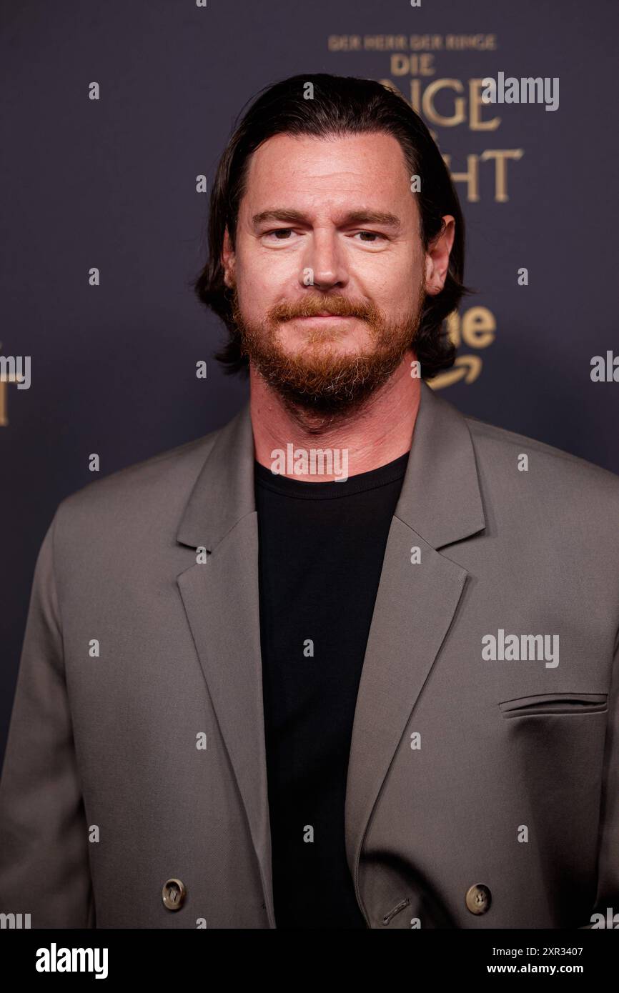 Photocall - Die Ringe der Macht Benjamin Walker beim Photocall zur Amazon prime serie Die Ringe der Macht Staffel 2 in der AchtBerlin luogo dell'evento am 08.08.2024 *** Photocall The Rings of Power Benjamin Walker al photocall per la serie Amazon prime The Rings of Power stagione 2 at The AchtBerlin location dell'evento 08 08 2024 Copyright: xEventpressxKochanx Foto Stock