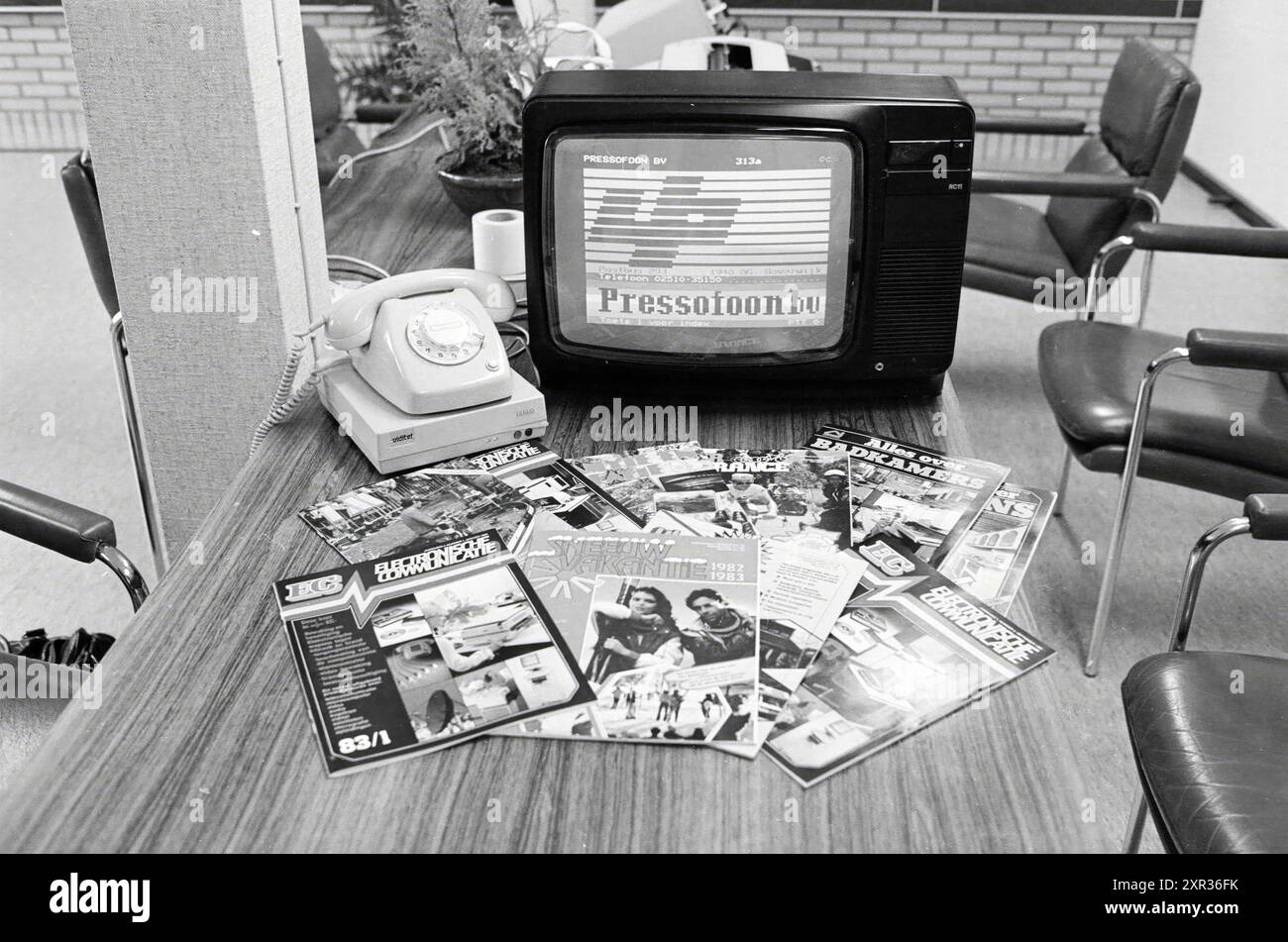 Produttore di giornali, quotidiani, settimanali e annuali, Beverwijk, Paesi Bassi, 00-00-1983, Whizgle Dutch News: Immagini storiche su misura per il futuro. Esplora il passato dei Paesi Bassi con prospettive moderne attraverso le immagini delle agenzie olandesi. Colmare gli eventi di ieri con gli approfondimenti di domani. Intraprendi un viaggio senza tempo con storie che plasmano il nostro futuro. Foto Stock