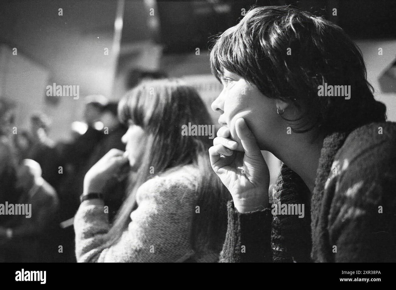 Political Café, 00-04-1982, Whizgle Dutch News: Immagini storiche su misura per il futuro. Esplora il passato dei Paesi Bassi con prospettive moderne attraverso le immagini delle agenzie olandesi. Colmare gli eventi di ieri con gli approfondimenti di domani. Intraprendi un viaggio senza tempo con storie che plasmano il nostro futuro. Foto Stock