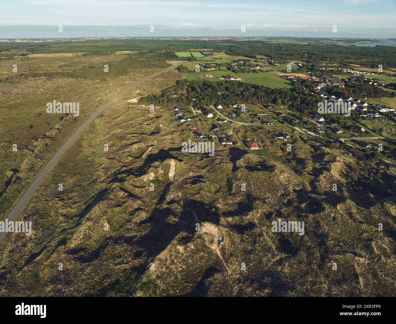 Vista aerea delle dune di sabbia del parco nazionale Thy sulla costa occidentale della Danimarca Foto Stock