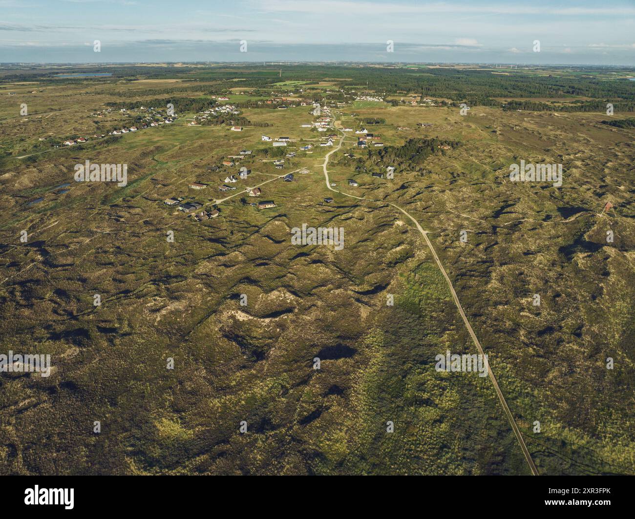 Vista aerea delle dune di sabbia del parco nazionale Thy sulla costa occidentale della Danimarca Foto Stock
