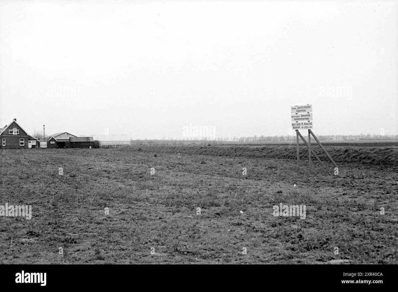 Il sito dove verrà costruito il complesso sportivo, Rijsenhout, 30-11-1971, Whizgle Dutch News: Immagini storiche su misura per il futuro. Esplora il passato dei Paesi Bassi con prospettive moderne attraverso le immagini delle agenzie olandesi. Colmare gli eventi di ieri con gli approfondimenti di domani. Intraprendi un viaggio senza tempo con storie che plasmano il nostro futuro. Foto Stock