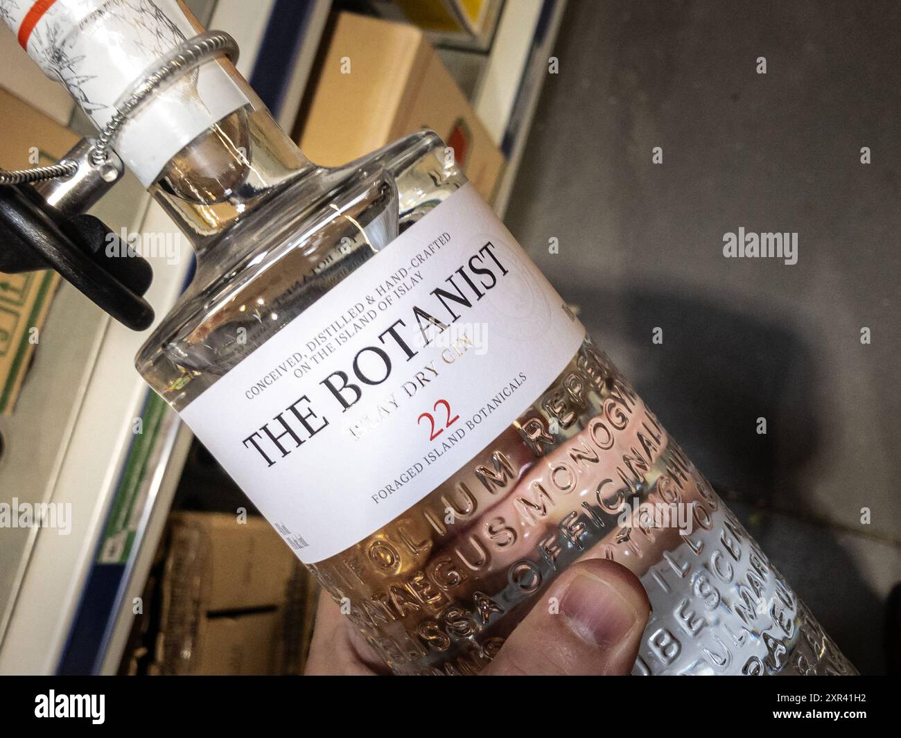 Immagine di un cartello con il logo del gin botanico in un supermercato di belgrado. Il botanico Sthe Gin è un marchio di gin originario dell'isola di Isla Foto Stock