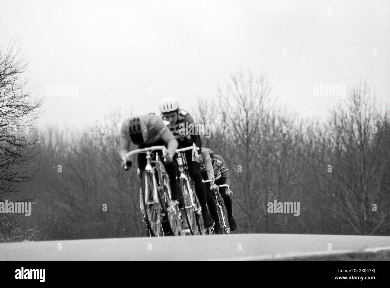 Cycling Westhoffbos, Spaarnwoude, Spaarnwoude, 21-02-1992, Whizgle Dutch News: Immagini storiche su misura per il futuro. Esplora il passato dei Paesi Bassi con prospettive moderne attraverso le immagini delle agenzie olandesi. Colmare gli eventi di ieri con gli approfondimenti di domani. Intraprendi un viaggio senza tempo con storie che plasmano il nostro futuro. Foto Stock