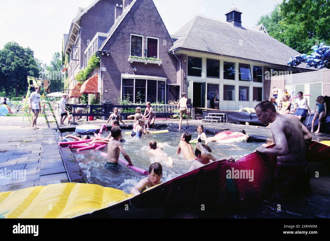 Piscina scuola B.S.V., Bloemendaal [Bloemendaalse Schoolvereniging], Bloemendaal, 04-06-1997, Whizgle Dutch News: Immagini storiche su misura per il futuro. Esplora il passato dei Paesi Bassi con prospettive moderne attraverso le immagini delle agenzie olandesi. Colmare gli eventi di ieri con gli approfondimenti di domani. Intraprendi un viaggio senza tempo con storie che plasmano il nostro futuro. Foto Stock