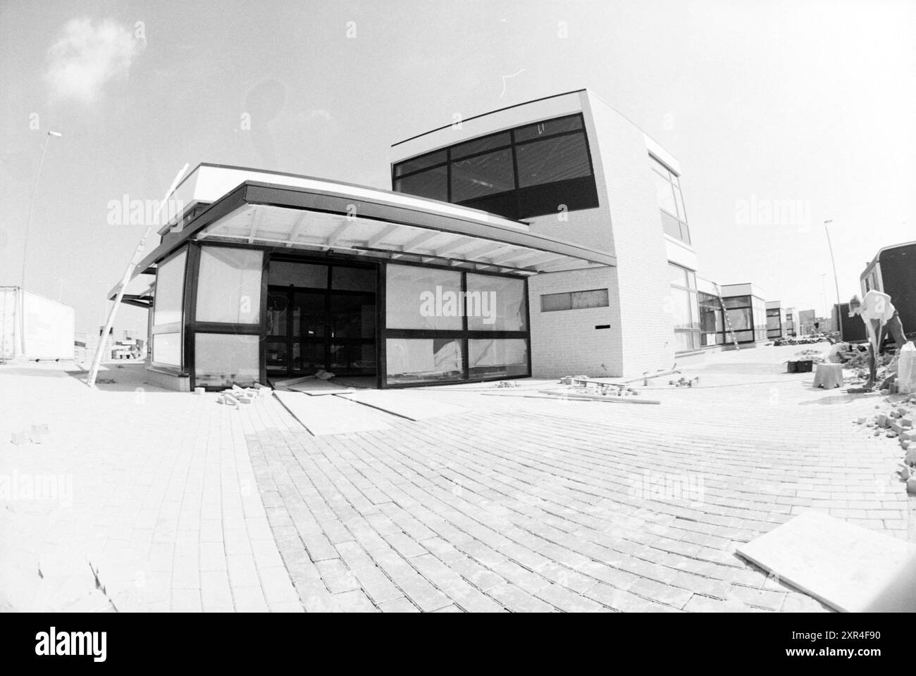 Edificio esterno di nuova costruzione di Huider Keukens, Velserbroek, Wagenmakerstraat, 30-03-1999, Whizgle Dutch News: Immagini storiche su misura per il futuro. Esplora il passato dei Paesi Bassi con prospettive moderne attraverso le immagini delle agenzie olandesi. Colmare gli eventi di ieri con gli approfondimenti di domani. Intraprendi un viaggio senza tempo con storie che plasmano il nostro futuro. Foto Stock