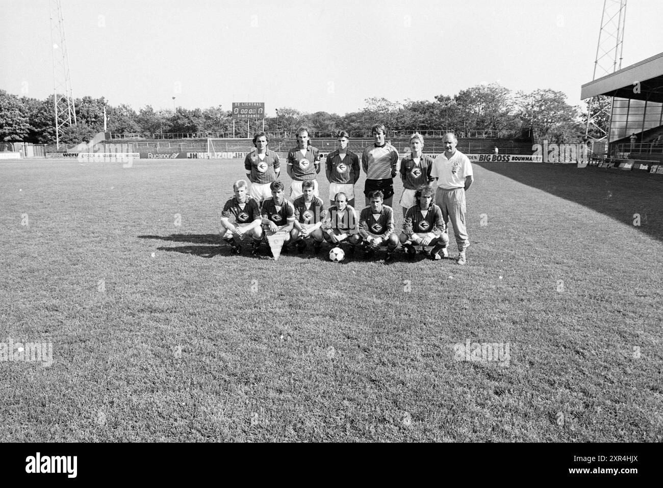 Squadra amatoriale olandese - squadra inglese, squadre, calcio, 23-05-1989, Whizgle Dutch News: Immagini storiche su misura per il futuro. Esplora il passato dei Paesi Bassi con prospettive moderne attraverso le immagini delle agenzie olandesi. Colmare gli eventi di ieri con gli approfondimenti di domani. Intraprendi un viaggio senza tempo con storie che plasmano il nostro futuro. Foto Stock
