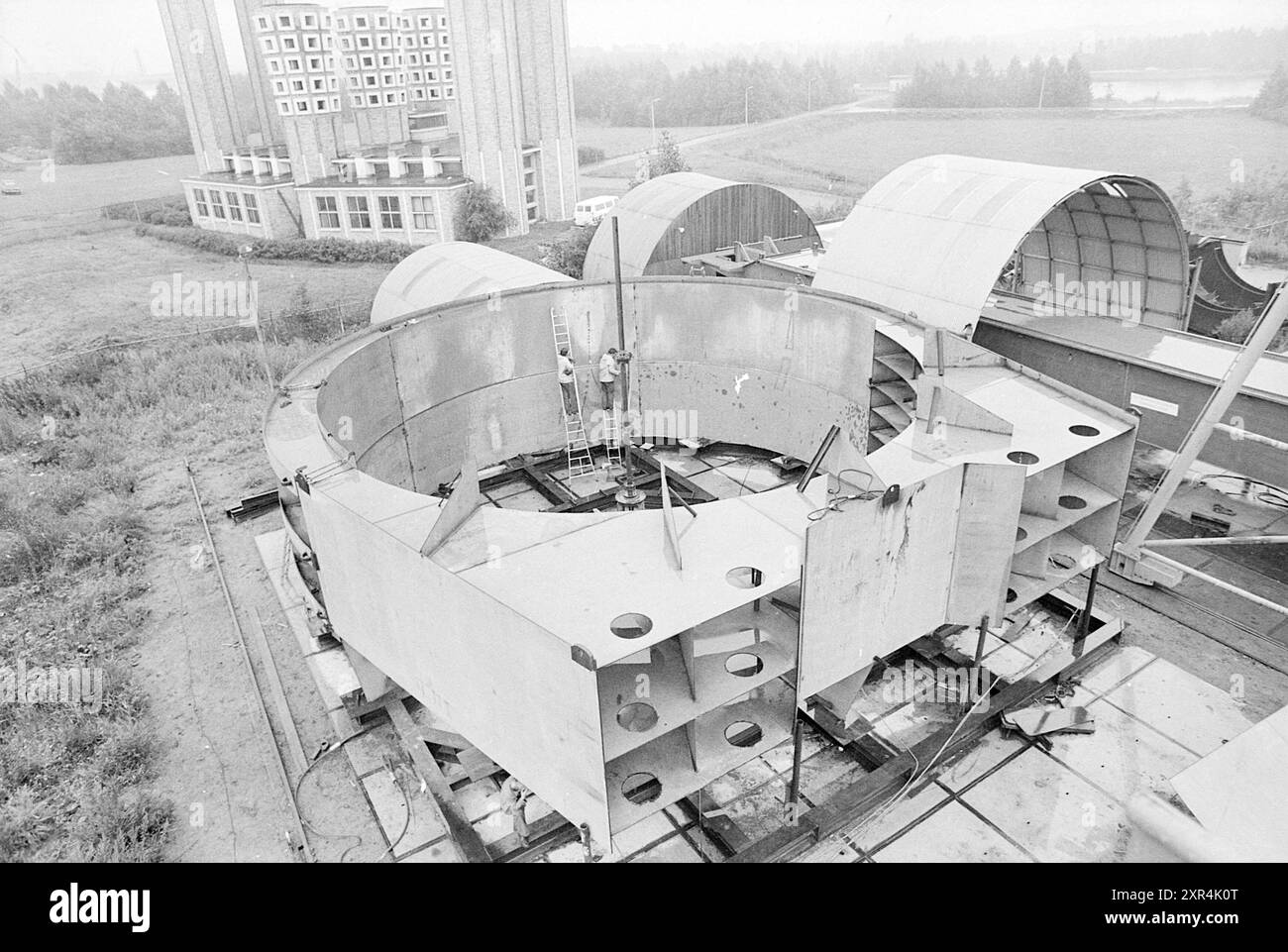 Parte della costruzione di una galleria del vento a Stork Velsen, Tunnels, 18-08-1977, Whizgle Dutch News: Immagini storiche su misura per il futuro. Esplora il passato dei Paesi Bassi con prospettive moderne attraverso le immagini delle agenzie olandesi. Colmare gli eventi di ieri con gli approfondimenti di domani. Intraprendi un viaggio senza tempo con storie che plasmano il nostro futuro. Foto Stock