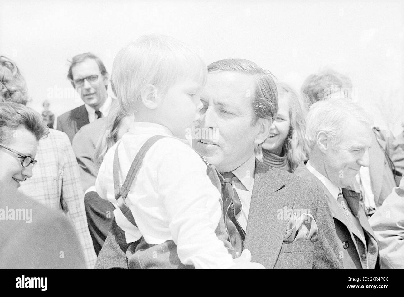 Children Claus and Bernhard at Floriade., Royal Events, 01-06-1972, Whizgle Dutch News: Immagini storiche su misura per il futuro. Esplora il passato dei Paesi Bassi con prospettive moderne attraverso le immagini delle agenzie olandesi. Colmare gli eventi di ieri con gli approfondimenti di domani. Intraprendi un viaggio senza tempo con storie che plasmano il nostro futuro. Foto Stock