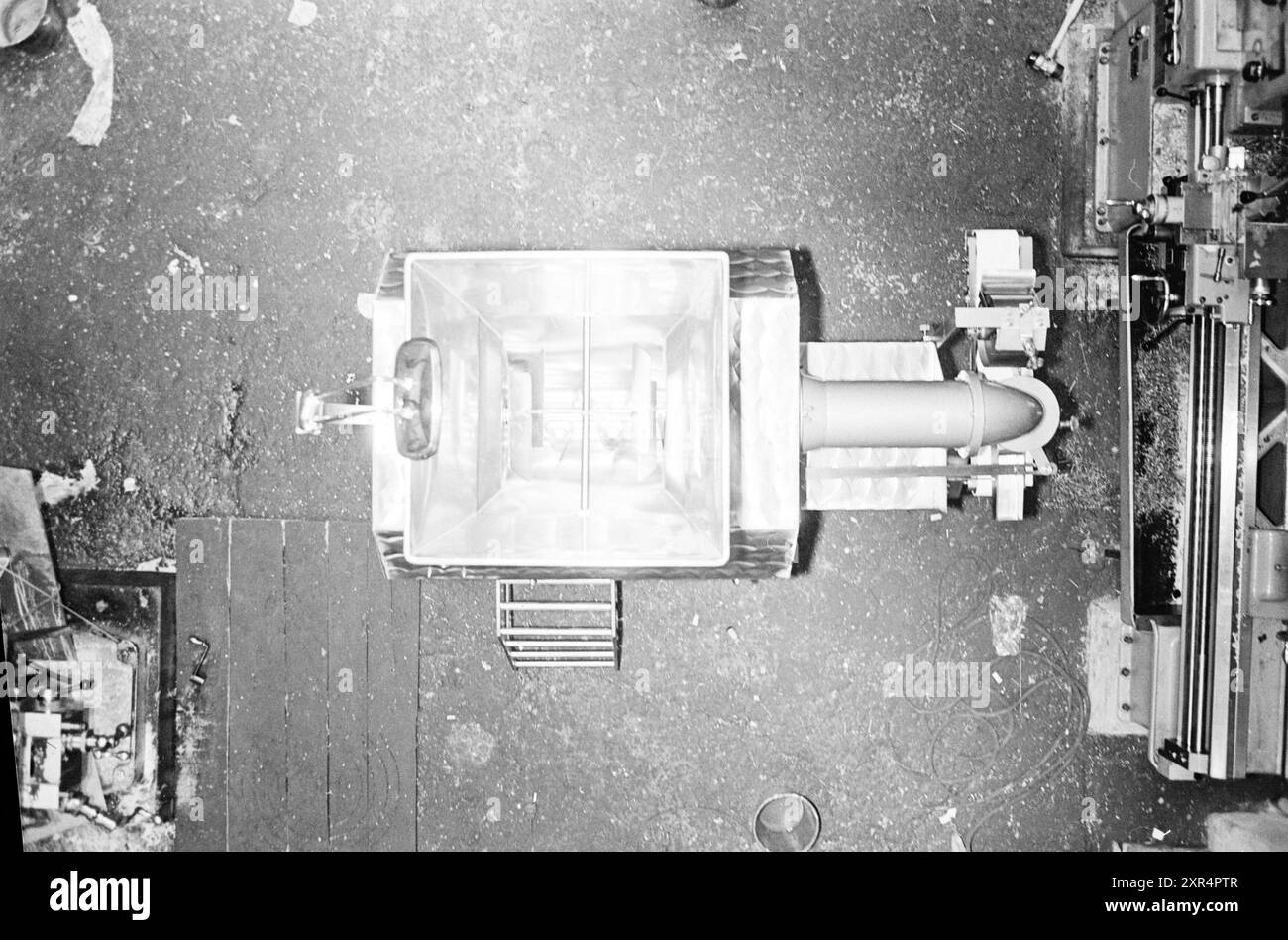 Machine Meatballs from Above., fabbrica di macchine Kruyer Haarlem, 03-11-1965, Whizgle Dutch News: Immagini storiche su misura per il futuro. Esplora il passato dei Paesi Bassi con prospettive moderne attraverso le immagini delle agenzie olandesi. Colmare gli eventi di ieri con gli approfondimenti di domani. Intraprendi un viaggio senza tempo con storie che plasmano il nostro futuro. Foto Stock Machine Meatballs from Above., fabbrica di macchine Kruyer Haarlem, 03-11-1965, Whizgle Dutch News: Immagini storiche su misura per il futuro. Esplora il passato dei Paesi Bassi con prospettive moderne attraverso le immagini delle agenzie olandesi. Colmare gli eventi di ieri con gli approfondimenti di domani. Intraprendi un viaggio senza tempo con storie che plasmano il nostro futuro. Foto Stock