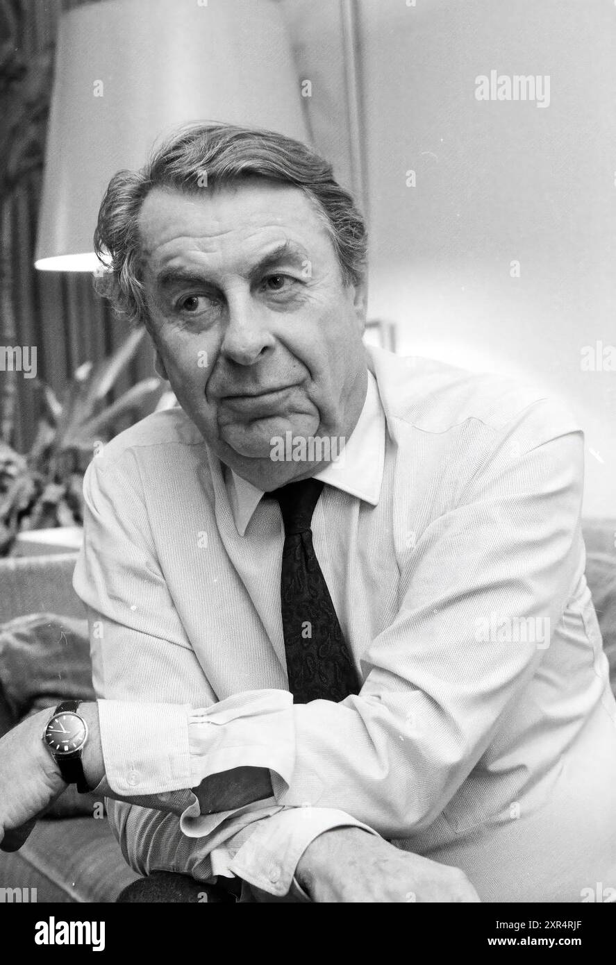 Fons Rademakers regista film The Attack, Oscar Nomination Amsterdam, riprese, registrazioni cinematografiche, Amsterdam, The Netherlands, 24-03-1987, Whizgle Dutch News: immagini storiche su misura per il futuro. Esplora il passato dei Paesi Bassi con prospettive moderne attraverso le immagini delle agenzie olandesi. Colmare gli eventi di ieri con gli approfondimenti di domani. Intraprendi un viaggio senza tempo con storie che plasmano il nostro futuro. Foto Stock