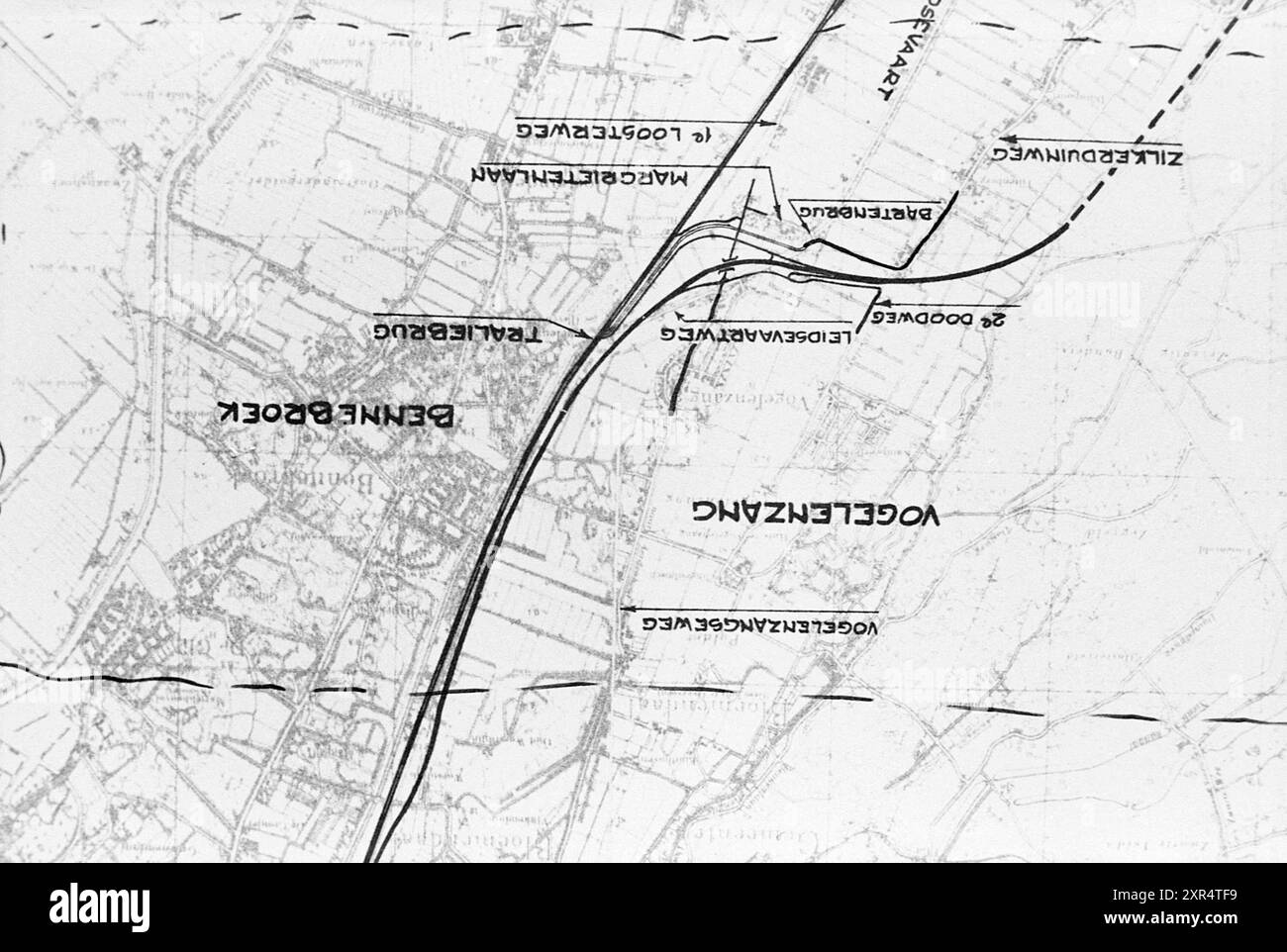 Mappa dell'area Bennebroek/Vogelenzang con progetto di percorso per una strada?, 00-00-1972, Whizgle Dutch News: Immagini storiche su misura per il futuro. Esplora il passato dei Paesi Bassi con prospettive moderne attraverso le immagini delle agenzie olandesi. Colmare gli eventi di ieri con gli approfondimenti di domani. Intraprendi un viaggio senza tempo con storie che plasmano il nostro futuro. Foto Stock