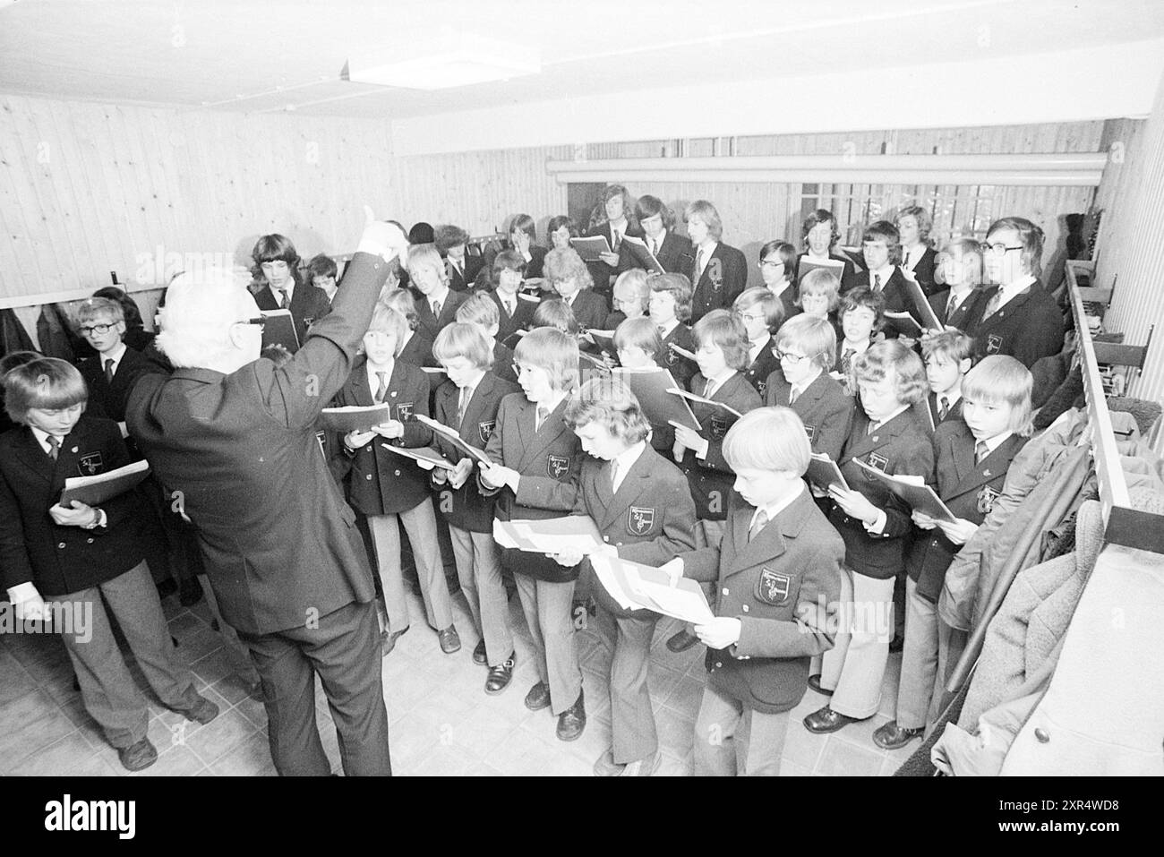 Prove del Coro della Scuola del Coro di Haarlem, Haarlem, Westergracht 61, Paesi Bassi, 25-02-1974, Whizgle Dutch News: immagini storiche su misura per il futuro. Esplora il passato dei Paesi Bassi con prospettive moderne attraverso le immagini delle agenzie olandesi. Colmare gli eventi di ieri con gli approfondimenti di domani. Intraprendi un viaggio senza tempo con storie che plasmano il nostro futuro. Foto Stock