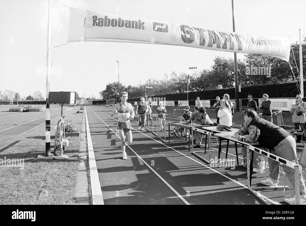 Termina il tour di 10 miglia inglesi a Lisse, 09-10-1992, Whizgle Dutch News: Immagini storiche su misura per il futuro. Esplora il passato dei Paesi Bassi con prospettive moderne attraverso le immagini delle agenzie olandesi. Colmare gli eventi di ieri con gli approfondimenti di domani. Intraprendi un viaggio senza tempo con storie che plasmano il nostro futuro. Foto Stock